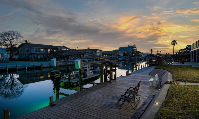Palm Harbor House | Catch & Play on Estes Bay | Pet-friendly + Canal-front