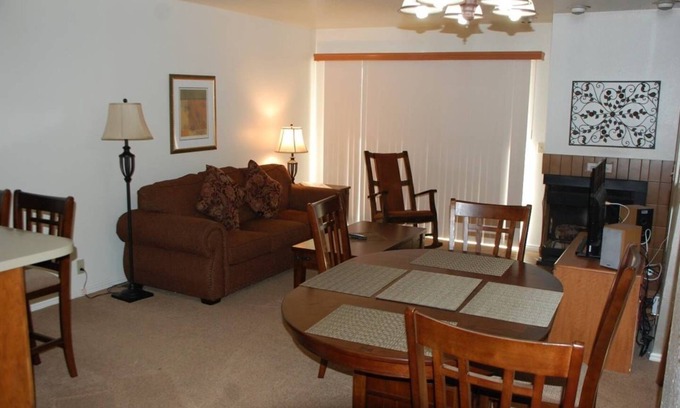 Summit Park House | Catch the beginning of the Sundance Film Festival and enjoy great skiing!