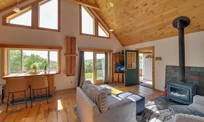 Hobart Cabin | Catskills Cabin Rental w/Hot Tub & Amazing Views!