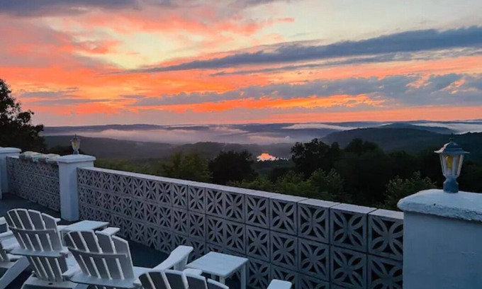 Narrowsburg House | Catskills Villa w/Indoor Pool, Sauna & Views