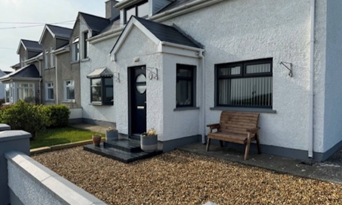 Bushmills House | Causeway Headland Gem - 4BD Cottage Retreat