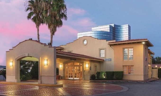 Metairie Hotel | Causeway Inn - Metairie