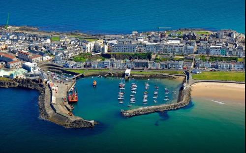 Portrush House | Causeway View perfect for large golf groups seafront central location, pet friendly, see dolphins