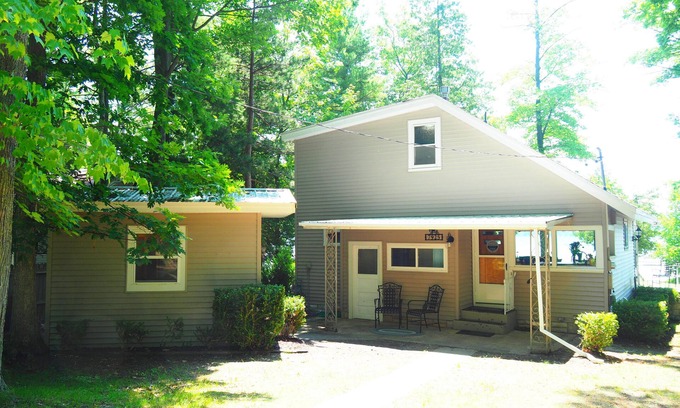 Honor House | Cavalier Cottage - PRIVATE WATERFRONT COTTAGE W/HUGE DOCK AND 4 KAYAKS!
