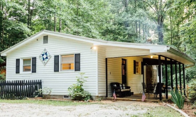 Dahlonega Cottage | Cavender Creek Cottage - on Dahlonega Wine Trail