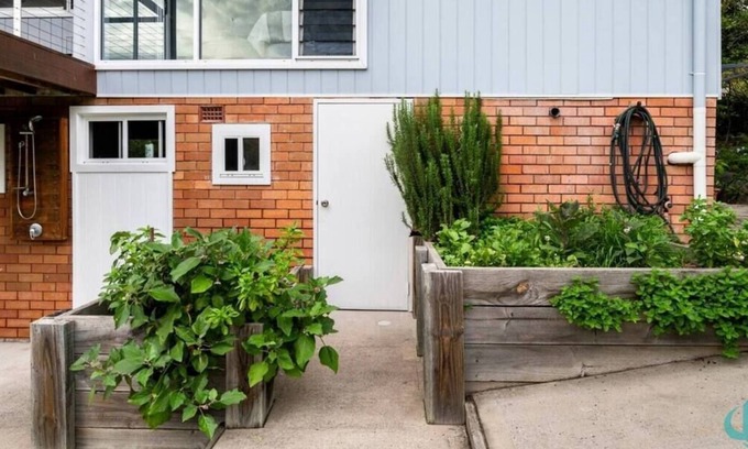 Caves Beach Apartment | Caves Cottage Guest Suite - perfect for couples