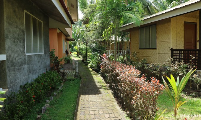 Mambajao Hotel | Caves Dive Resort