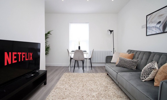 Newport Apartment | Caxton Place by Tŷ SA