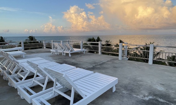 Caye Caulker Hotel | Caye Caulker Beach Hotel