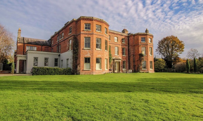 Caynham House | CAYNHAM COURT, pet friendly, luxury holiday cottage in Ludlow