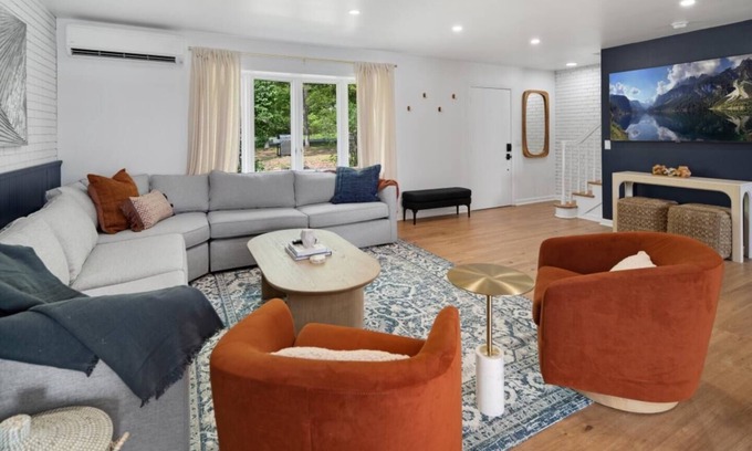Ovid House | Cayuga Lake | 18 Guest | Wine Trail | Lake Access