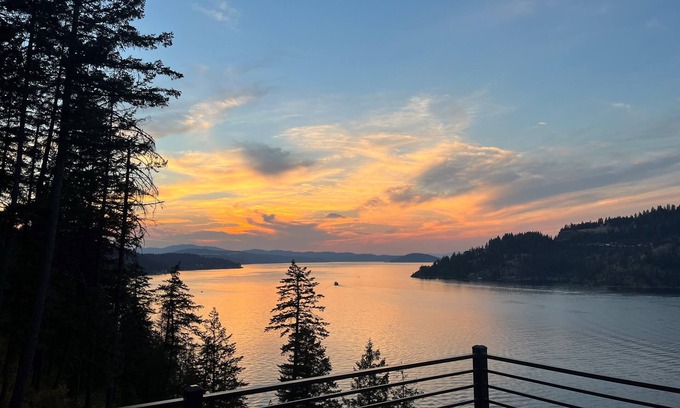 Coeur d'Alene Cottage | CDA Lakeview Escape - The Healing House Collective