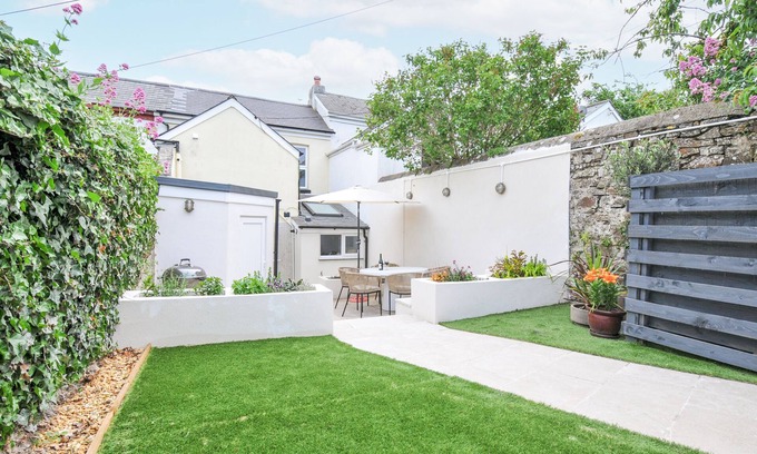 Westleigh Apartment | Cecily Cottage
