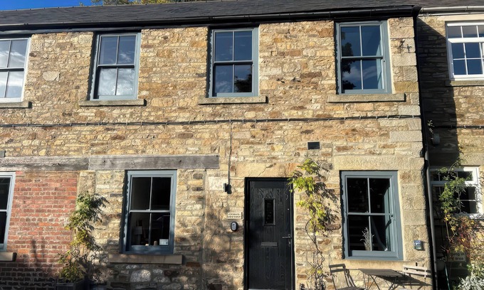 Barnard Castle Cottage | CEDAR COTTAGE, pet friendly, with open fire in Middleton-In-Teesdale