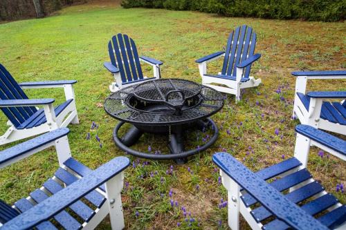 Greilickville House | Cedar Creek Cottage Close to Downtown Traverse City Beaches and the TART Trail
