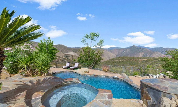 Ramona House | Cedar Creek Falls - Mountain and Milky Way Star Views!