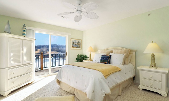 Camdenton Condo | Cedar Glenn Condo | Sleeping 10