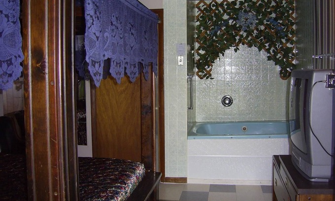 Altoona Hotel | Cedar Grove Motel