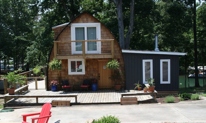 Reed Creek House | Cedar House - A beautiful little home with balconies and deck on Lake Hartwell!