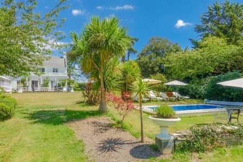 Burton Bed & Breakfast | Cedar House Boutique B&B