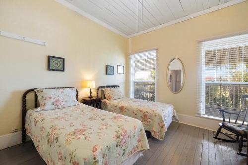 Cedar Key Apartment | Cedar Keys Island Hotel in downtown