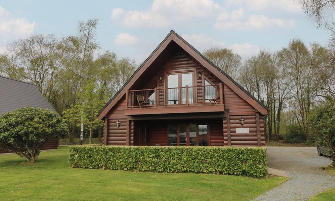 Winkleigh Cottage | CEDAR, pet friendly, luxury holiday cottage, with a garden in Dolton