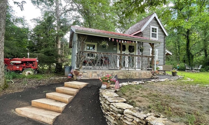 Mount Juliet House | Cedar Twig Cabin: Serene and cozy