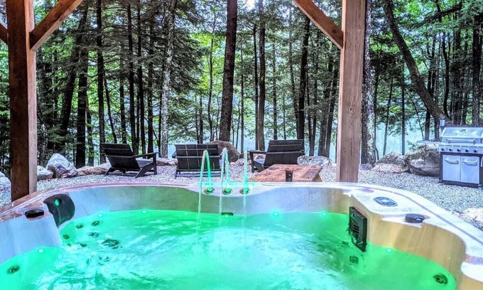 Norway Ski Chalet | Cedar🏡 Waterfront💦 Hot tub🔥 Pool🎱 Privacy 🕵️