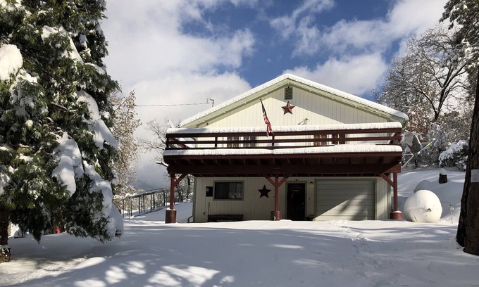 California Hot Springs Cabin | Cedarbrook Trl. BnB