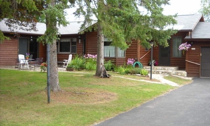 Fish Creek House | Cedarwood, Rent 3 Get one Free Nov. 1 - May 31st!