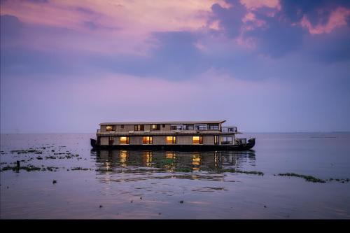 Alappuzha Boat Rental | Cee Pee Houseboats