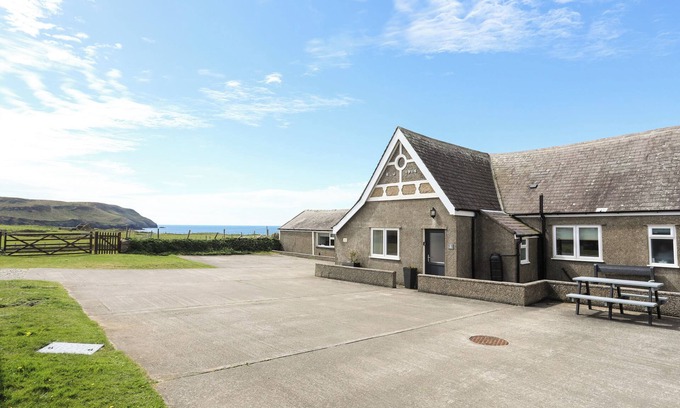 Llanengan Cottage | CEIRIAD - 9 TY'N DON, pet friendly, with a garden in Abersoch