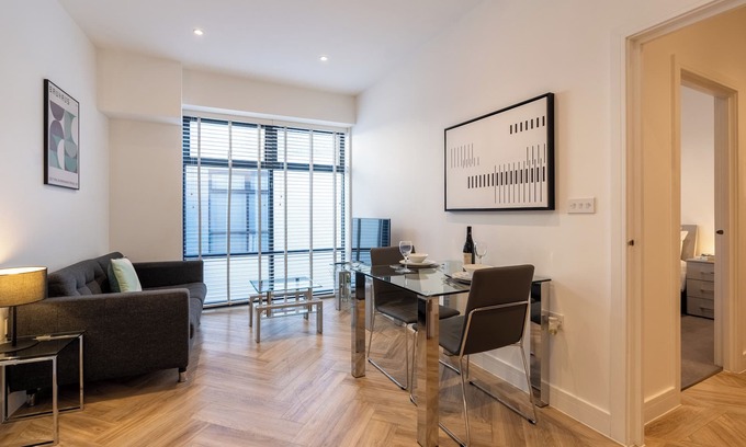 Reading Apartment | Celador Apartments - Wellington House
