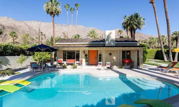Old Las Palmas House | Celebrity Hideaway - Heart-Shaped Swimming Pool with views! In Old Las Palmas Neighborhood! Private! Walk To Downtown!