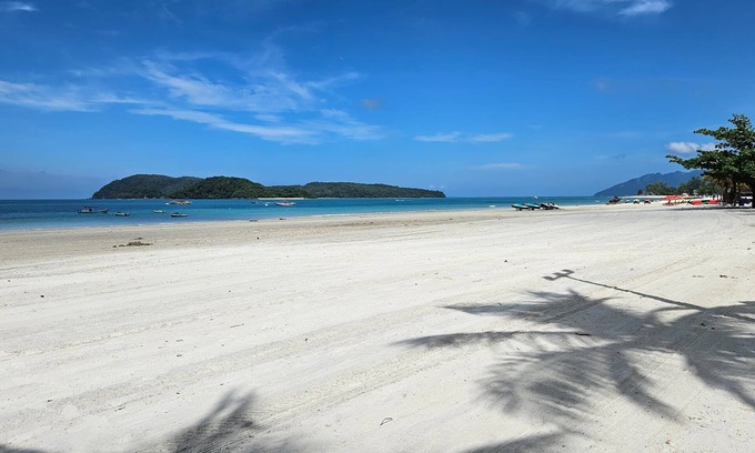 Lubok Buaya Hotel | Cenang Plaza Beach Hotel
