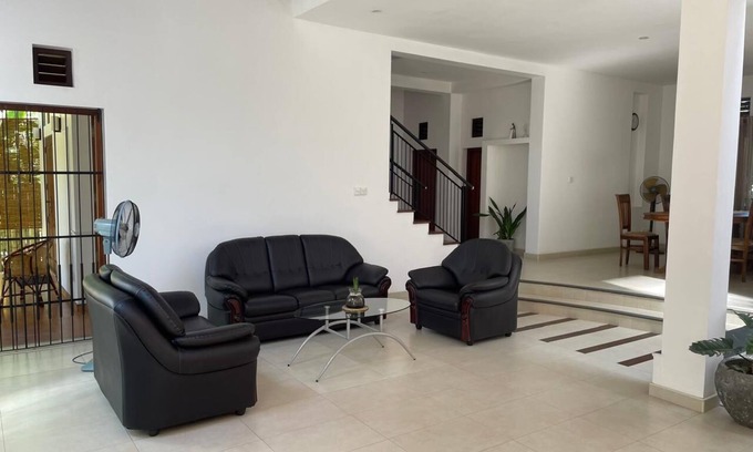 Negombo Villa | Cenreeza Airport Villa