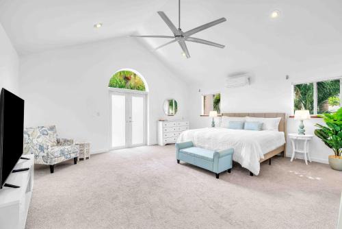 Coconut Grove House | Center Grove - Lush & Spacious & New - 3 Bedrooms