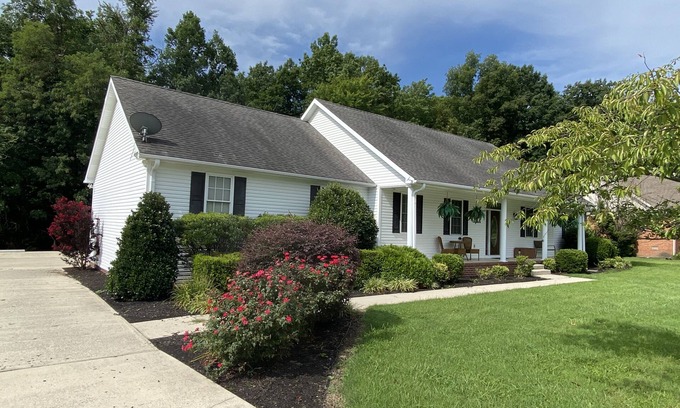 Dowelltown House | Center Hill Lake, family/pet friendly home on nearly 2 acres, sleeps 12-14