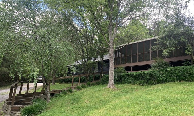 Dowelltown House | Centerhill Lake Indian Creek Getaway