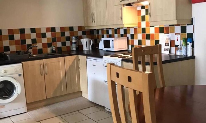 Londonderry Apartment | Central 2 Bed Apartment Above Great Derry Pub