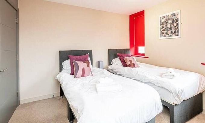 Wigan Apartment | Central 2 Bed House Sleeps 6