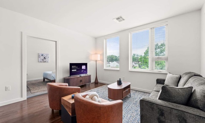 Hough Apartment | Central 2BR Near Clinic, CWRU & Museums