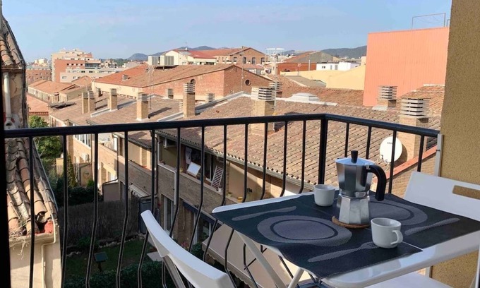 Terrassa Apartment | Central 3 Bedroom Apartment with Private Terrace