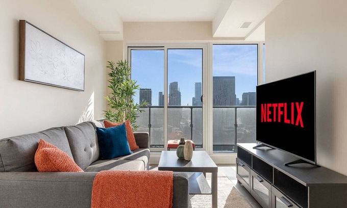 Church and Wellesley Hotel | Central 3BR - Free Parking - Downtown