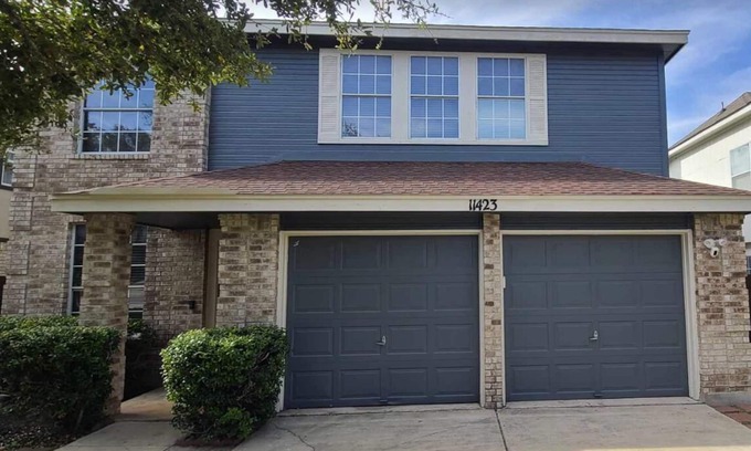 Lockhill Estates House | Central, Airport & Downtown: Hotel House Retreat -Remodeled 2024!