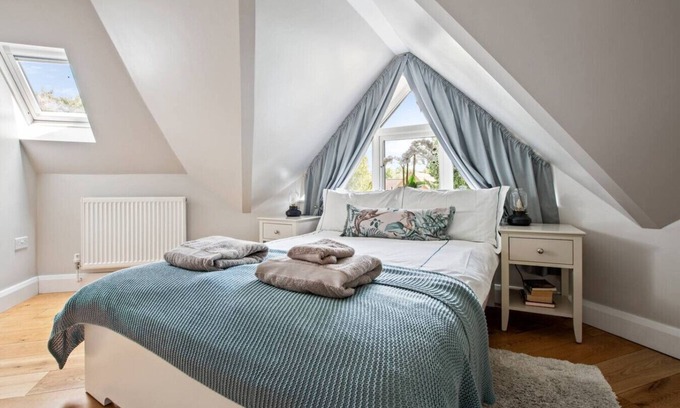 New Forest District Apartment | Central and Cosy Brockenhurst Flat