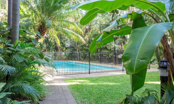 Potts Point Apartment | Central and Secluded - Potts Point Paradise with Pool