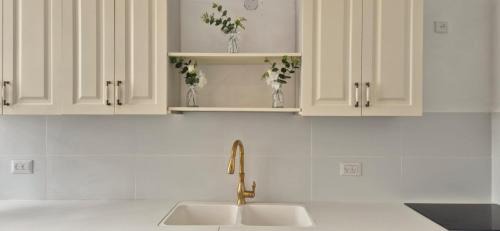 Rehovot Apartment | Central and stylish