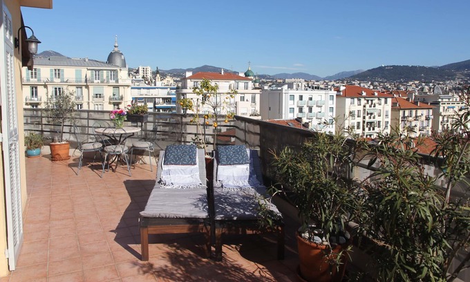 Le Piol Apartment | Central apartment-60m2 terrace and parking!