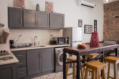 Casco Viejo Apartment | Central Apartment in Casco Viejo - View on Main Plaza